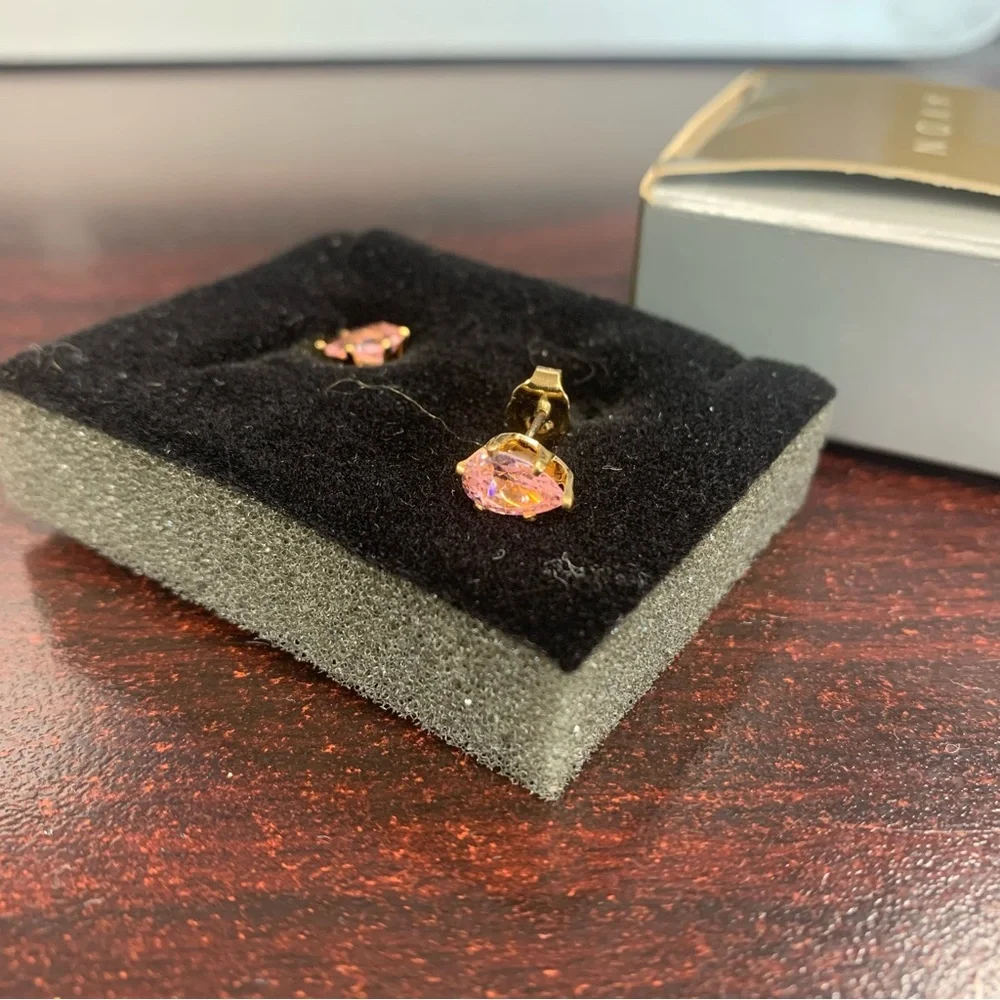 Avon pear shaped diamond style CZ pink  Stud Earrings NIB 1997